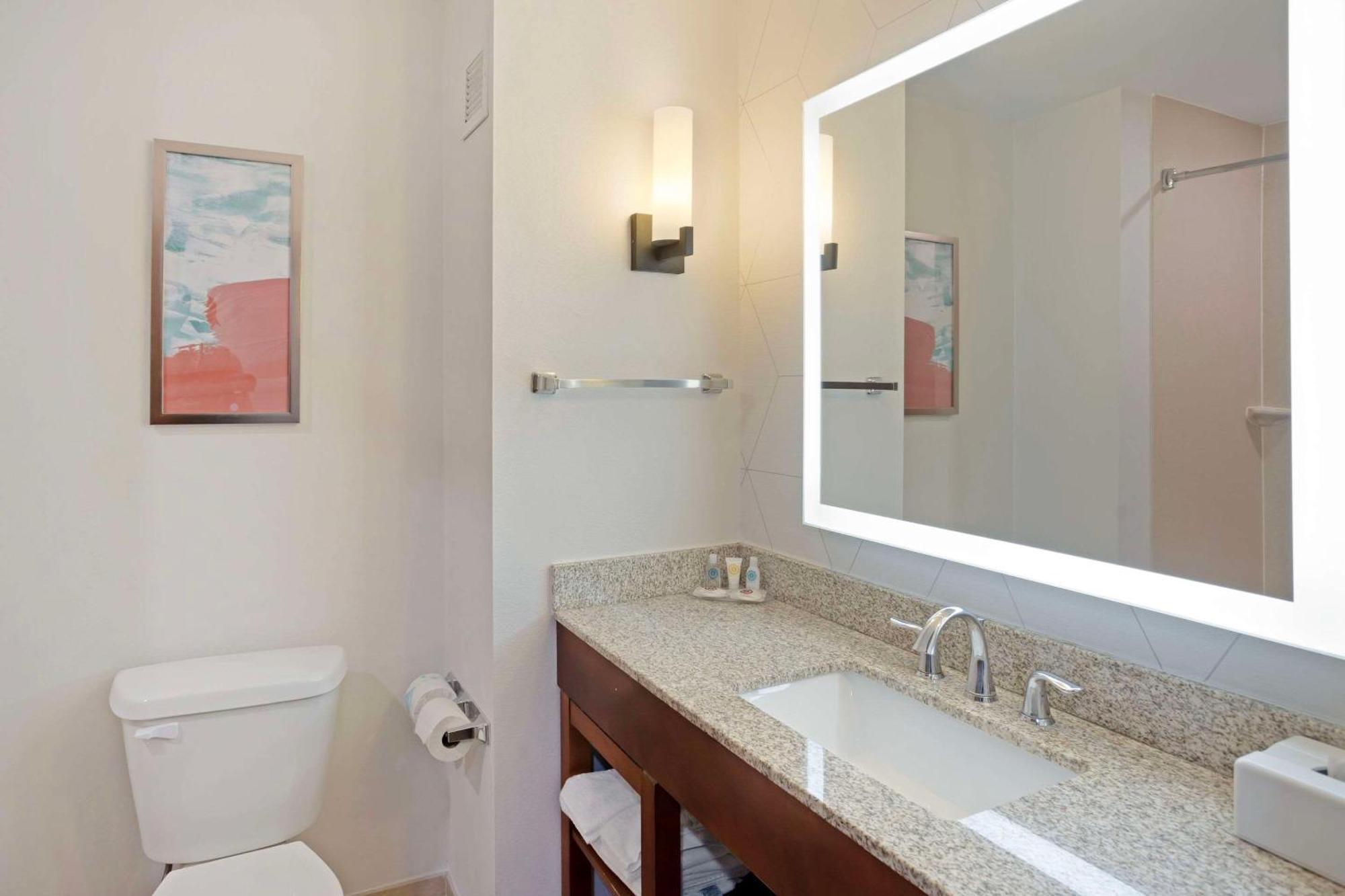 Comfort Suites Bloomsburg Eksteriør bilde